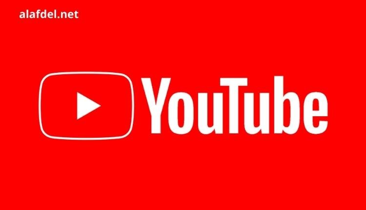 صورة بها شعار يوتيوب في المنتصف مع كملة YouTube على خلفية حمراء وذلك عند توضيح شروط تحقيق الربح من يوتيوب