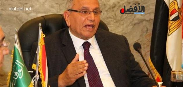 صورة يظهر بها عبد السند يمامة رئس حزب الوفد وهو يتحدث في أحد اللقاءات