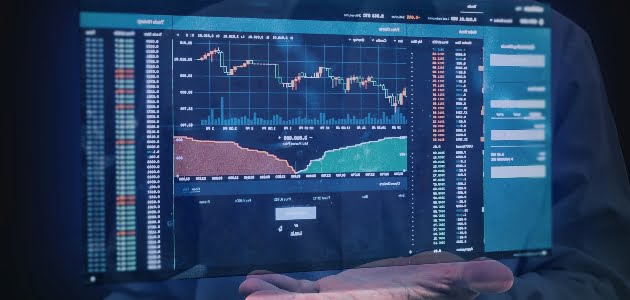 صورة التداول الإلكتروني بها شاشة توضح الأسهم والإحصائياتThe difference between trading and investing