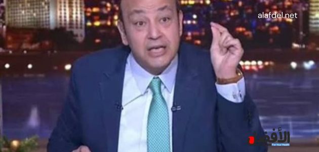 صورة بها الإعلامي عمرو أديب في أحد الحلقات ضمن الحديث عن قصة هروب عمرو اديب