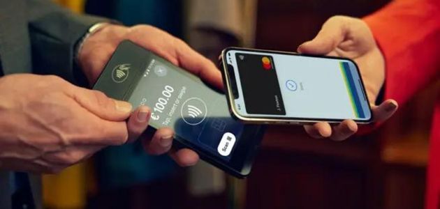 How does a digital wallet work