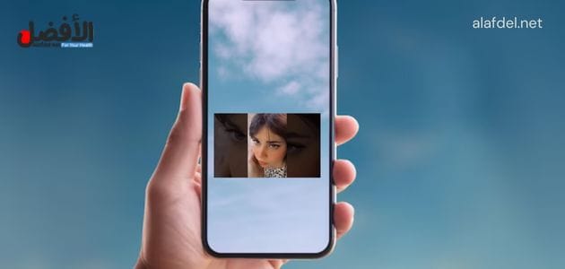 صورة بها يد تمسك هاتف عليه صورة السعودية سارة مهند ضمن الحديث عن مقطع سارة مهند تلجرام سكس