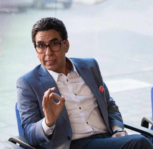 صورة بها المذيع محمد ناصر ضمن الحديث عن محمد ناصر سكس
