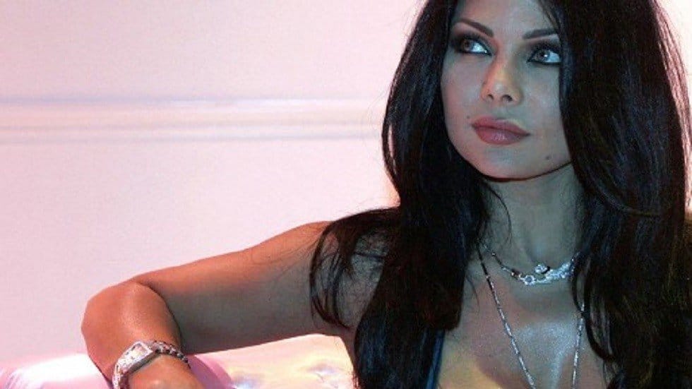 صورة بها الفنانة هيفاء وهبي ضمن الحديث عن سكس هيفاء وهبي كامل