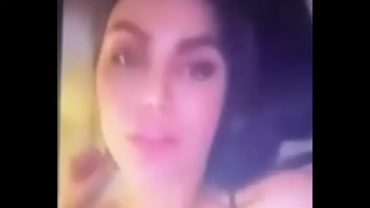 صورة بها الفنانة العراقية اشتي حديد ضمن الحديث عن مقطع اشتي حديد xnxx