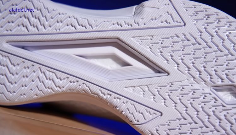 Outsole and Traction Performance Wade Flash 2