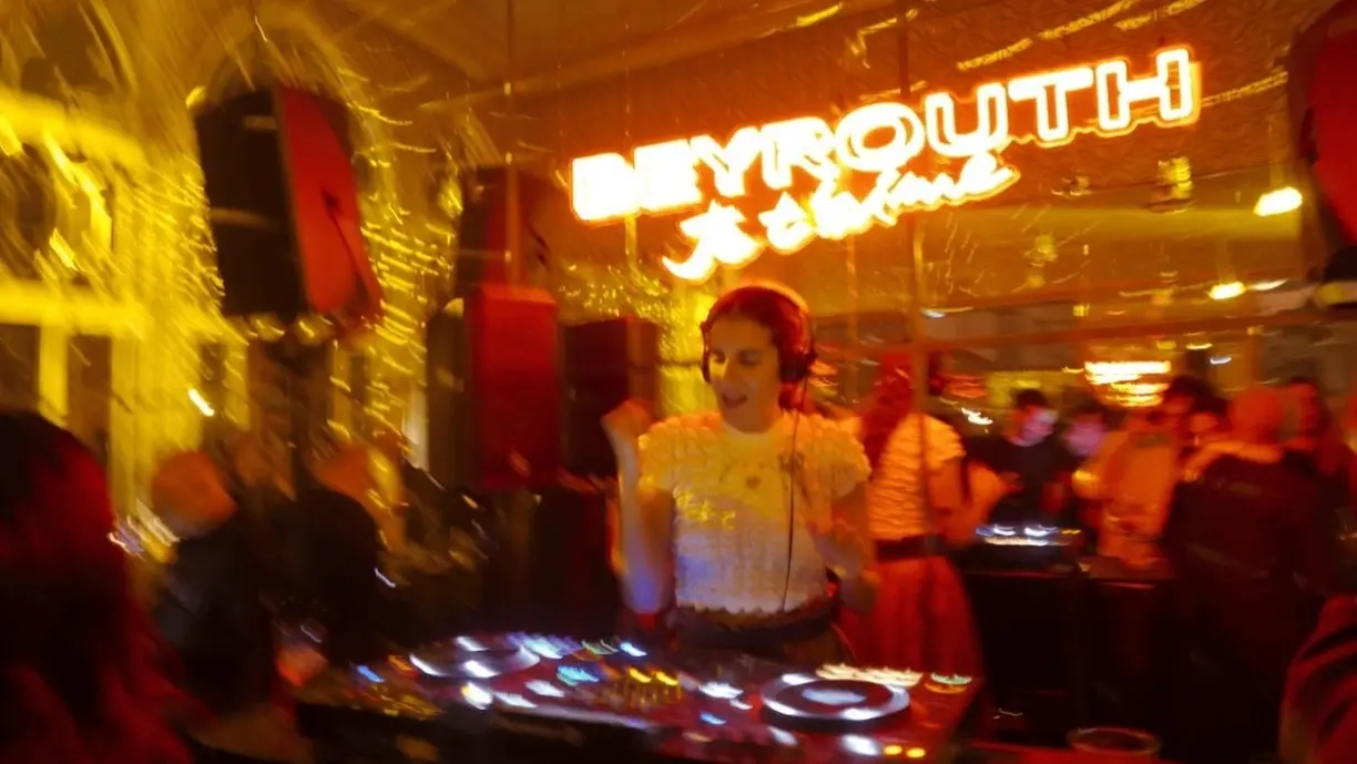 فيديو سكس مطعم ليزا بيروت، تعري في مطعم ليزا بيروت، مقطع مطعم ليزا بيروت سكس