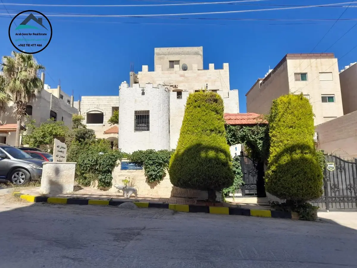 فلل للبيع في عبدون
