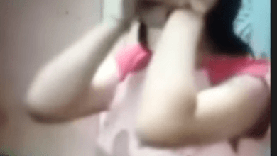 فيديو البنت اللي بتصلي بقميص النوم