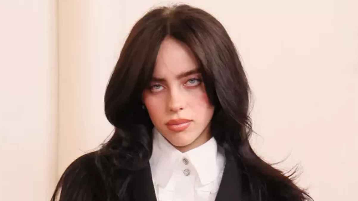صورة بها المغنية الأمريكية بيلي إيليش ضمن الحديث عن Billie Eilish sex