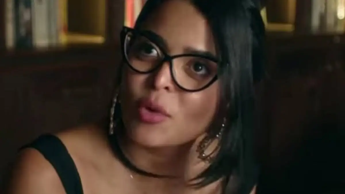 صورة بها الفنانة المصرية أسماء جلال ضمن الحديث عن سكس أسماء جلال جديد